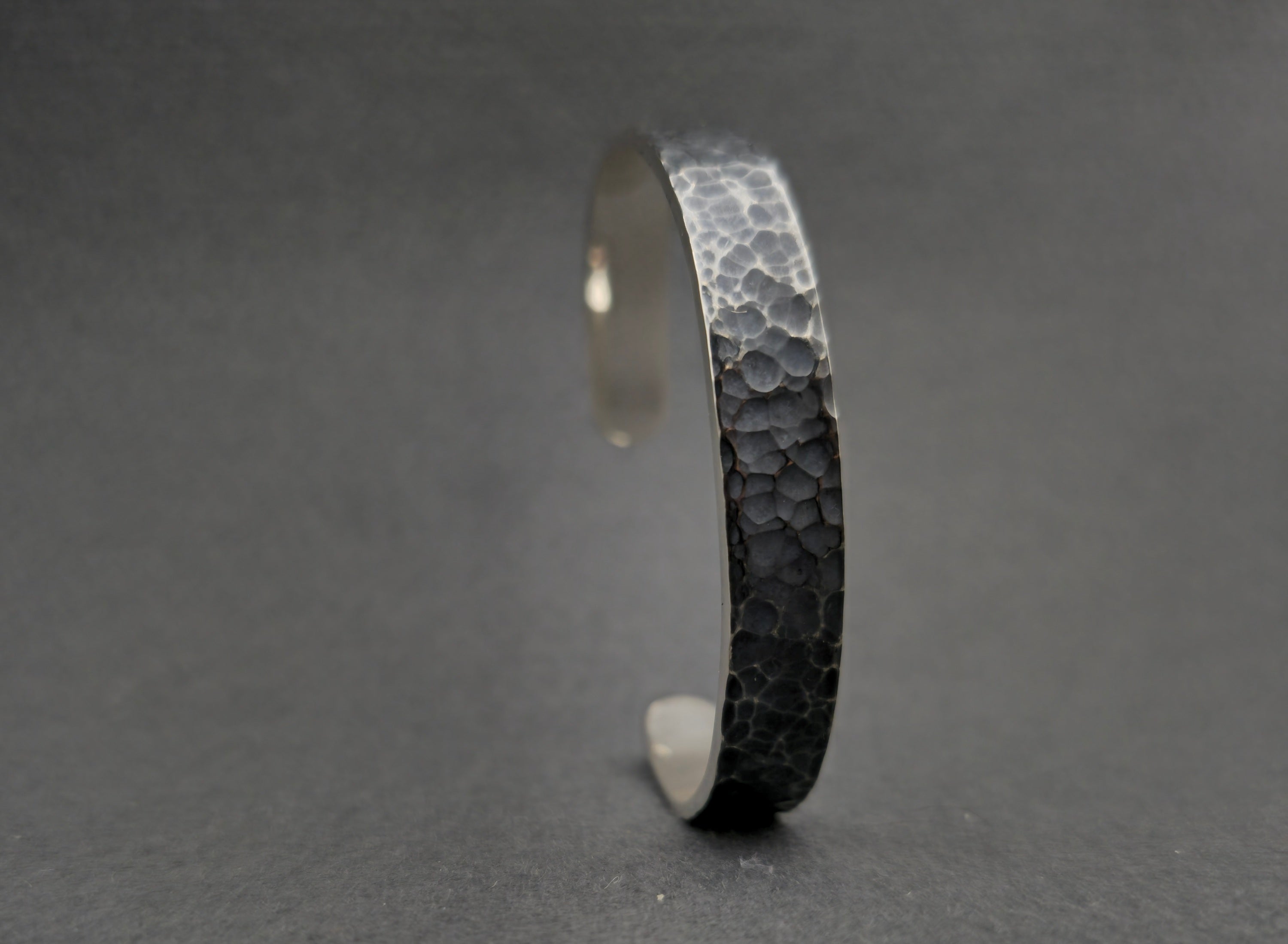 Geschmiedeter Silberarmreif