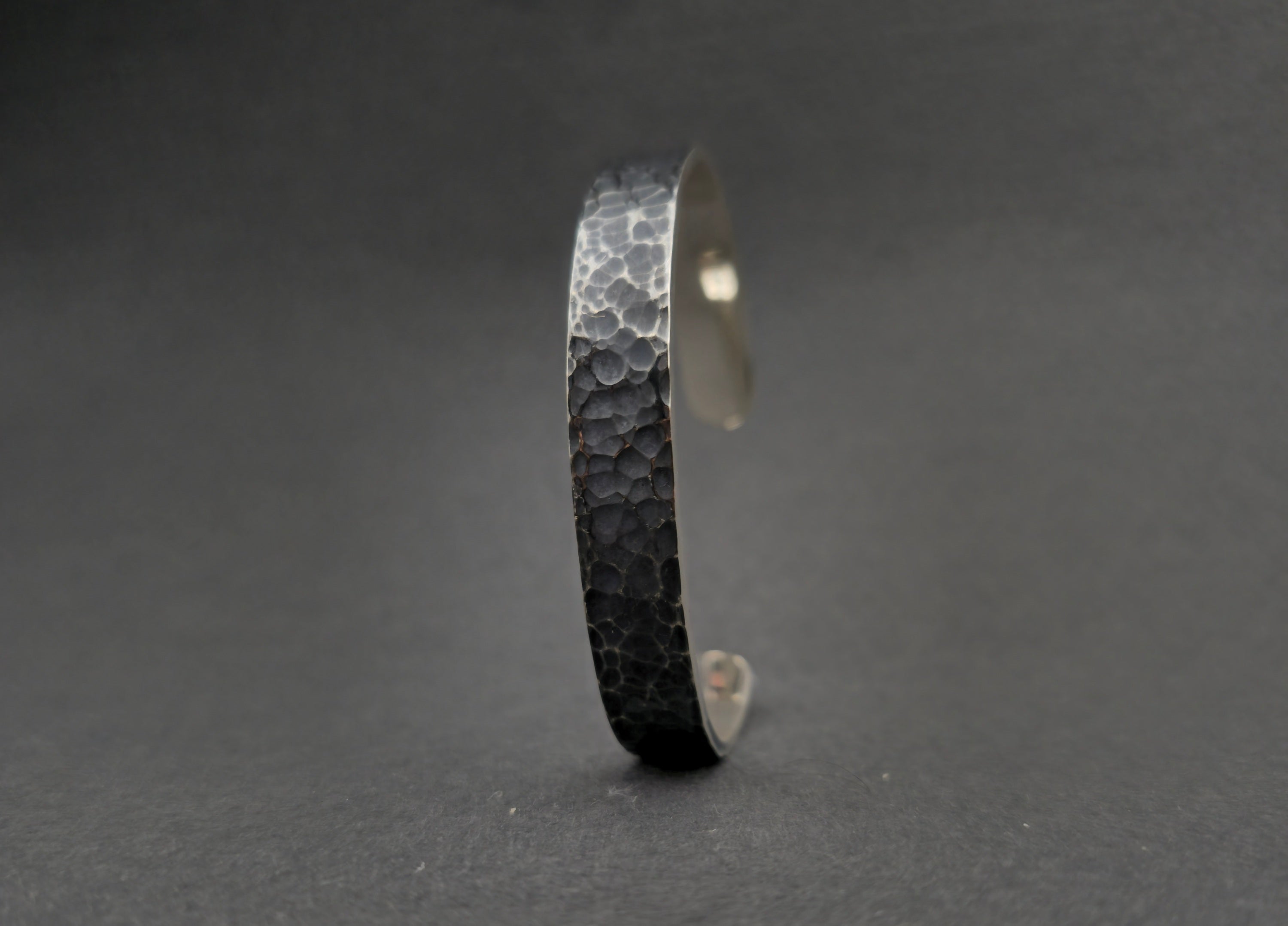 Geschmiedeter Silberarmreif