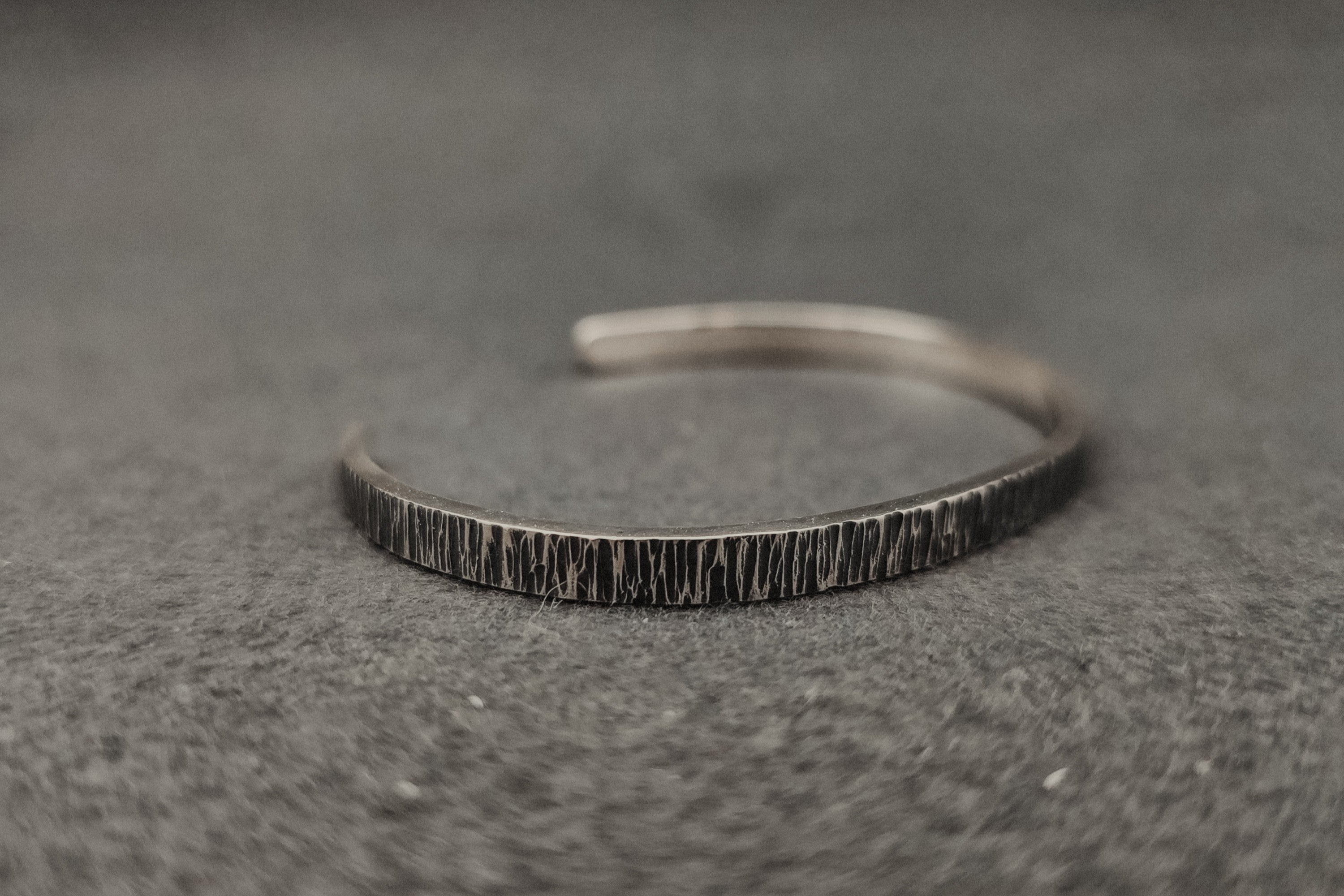 Querrillen Armreif
