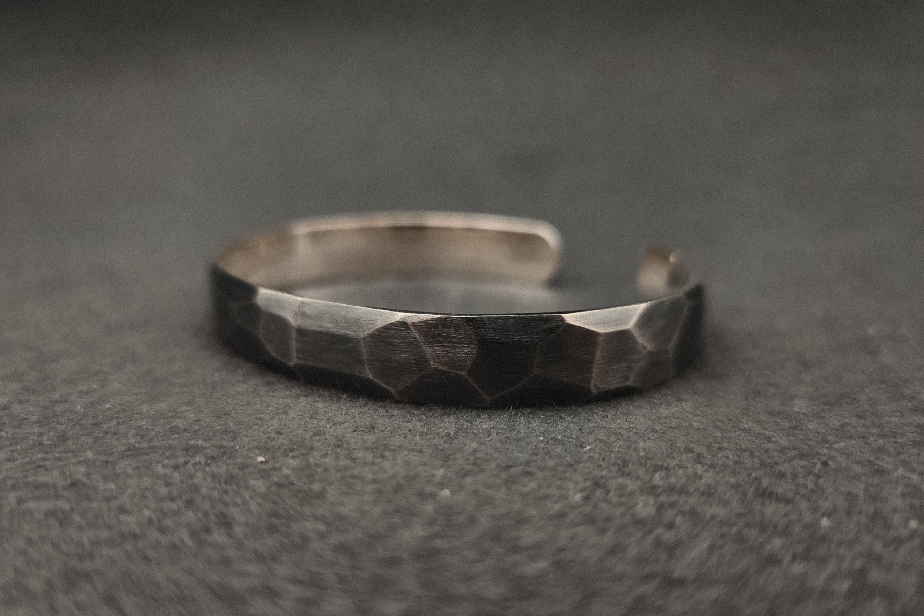 Facettierter Silberarmreif