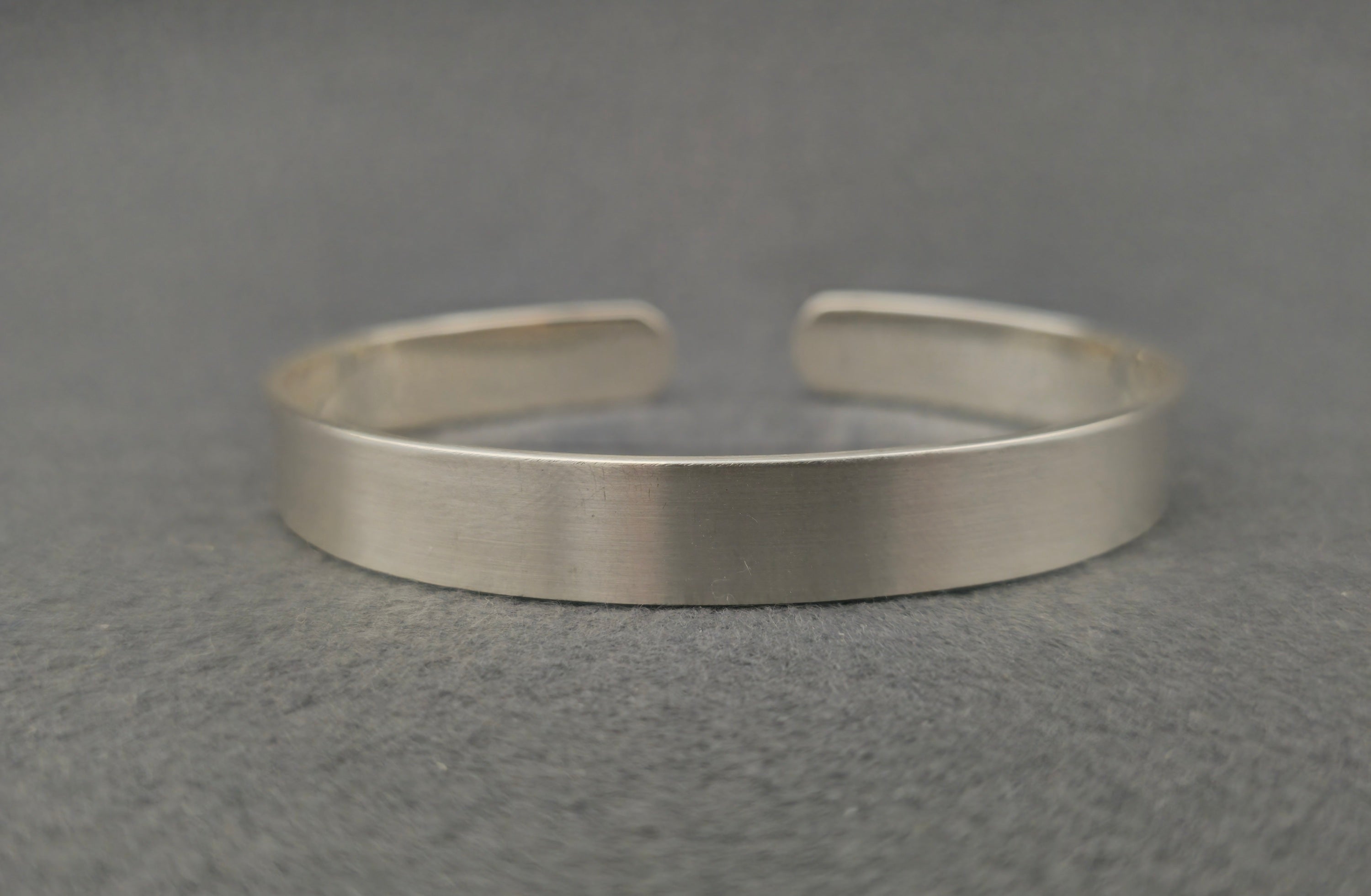 Schlichter Silberarmreif