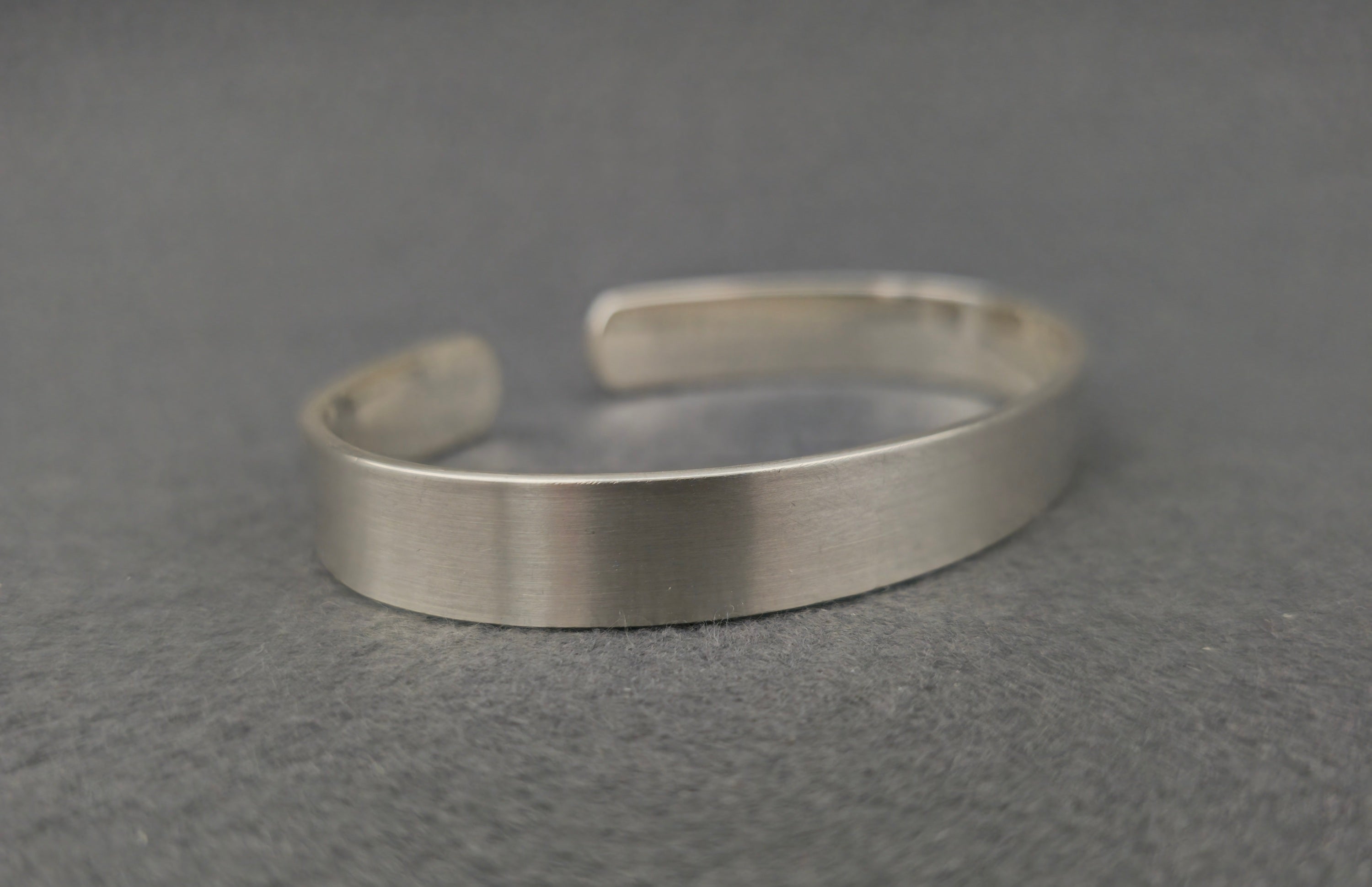 Schlichter Silberarmreif