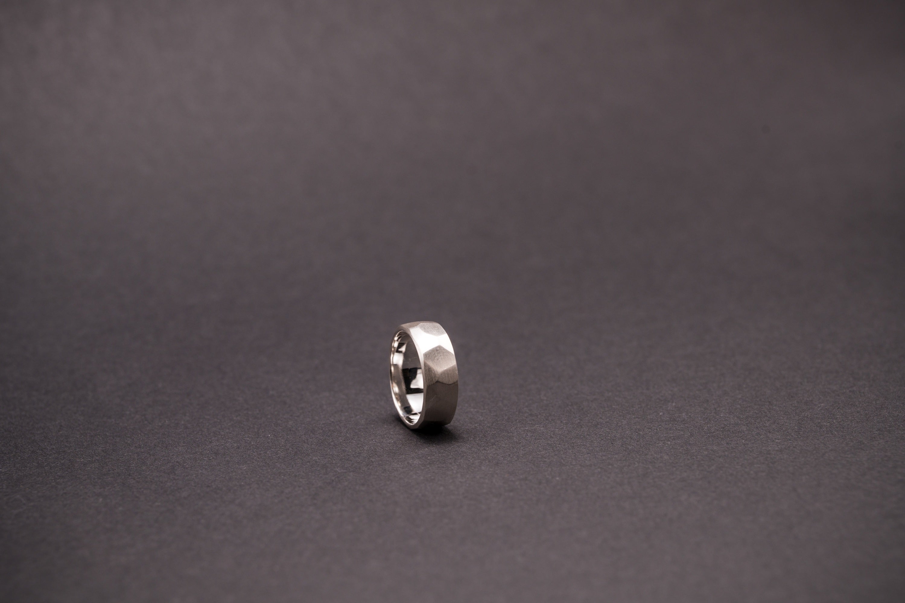 Facettierter Silberring