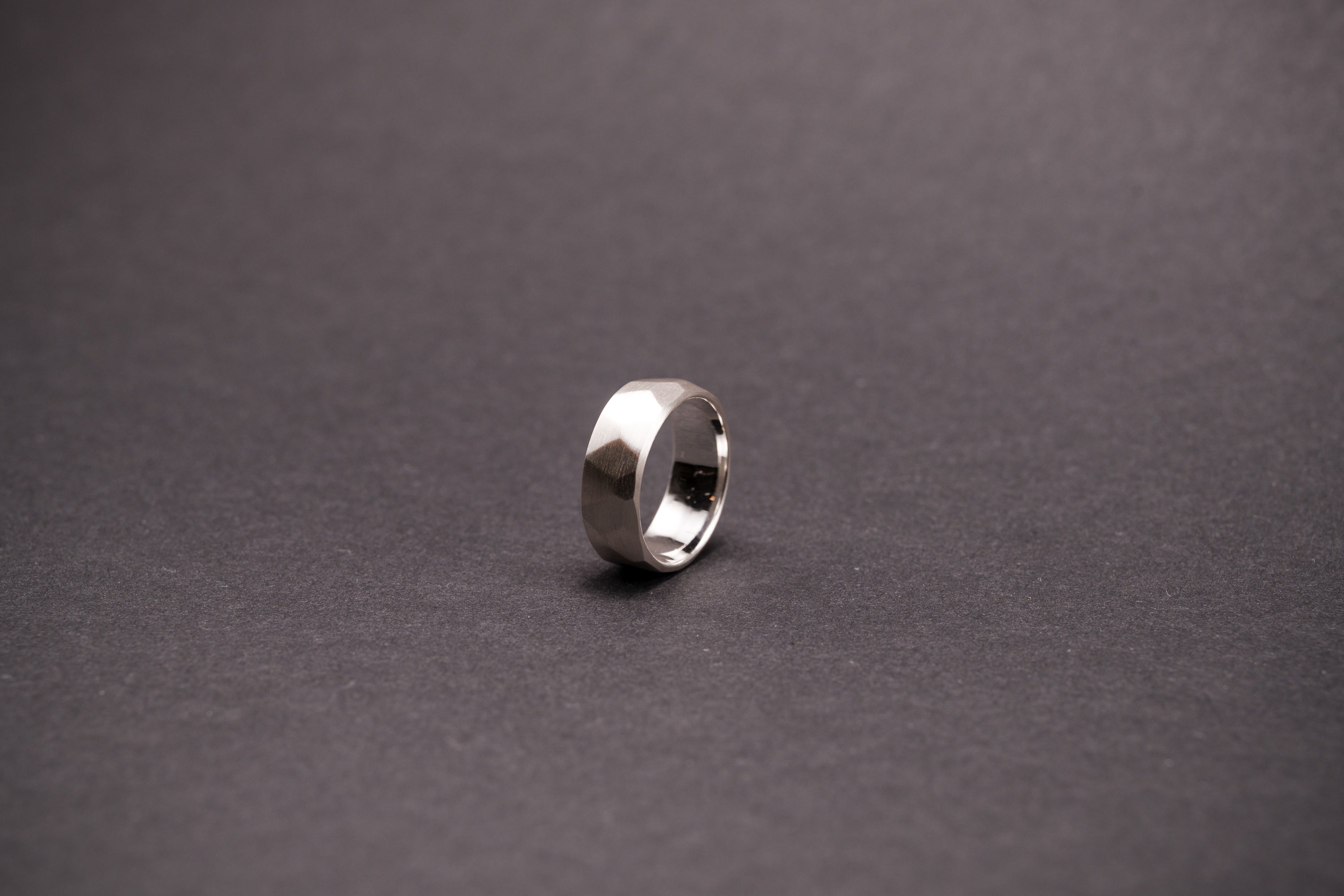 Facettierter Silberring