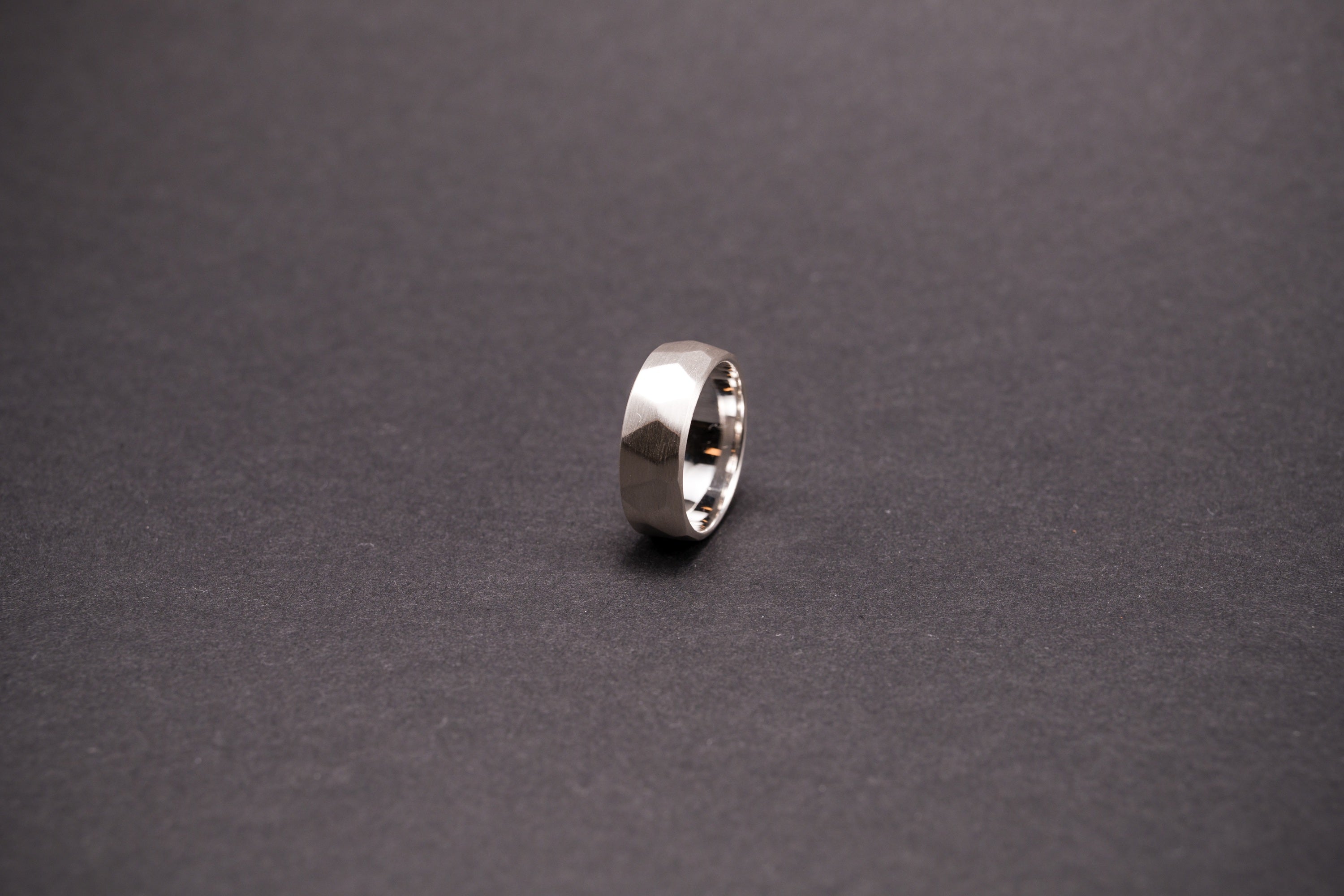 Facettierter Silberring