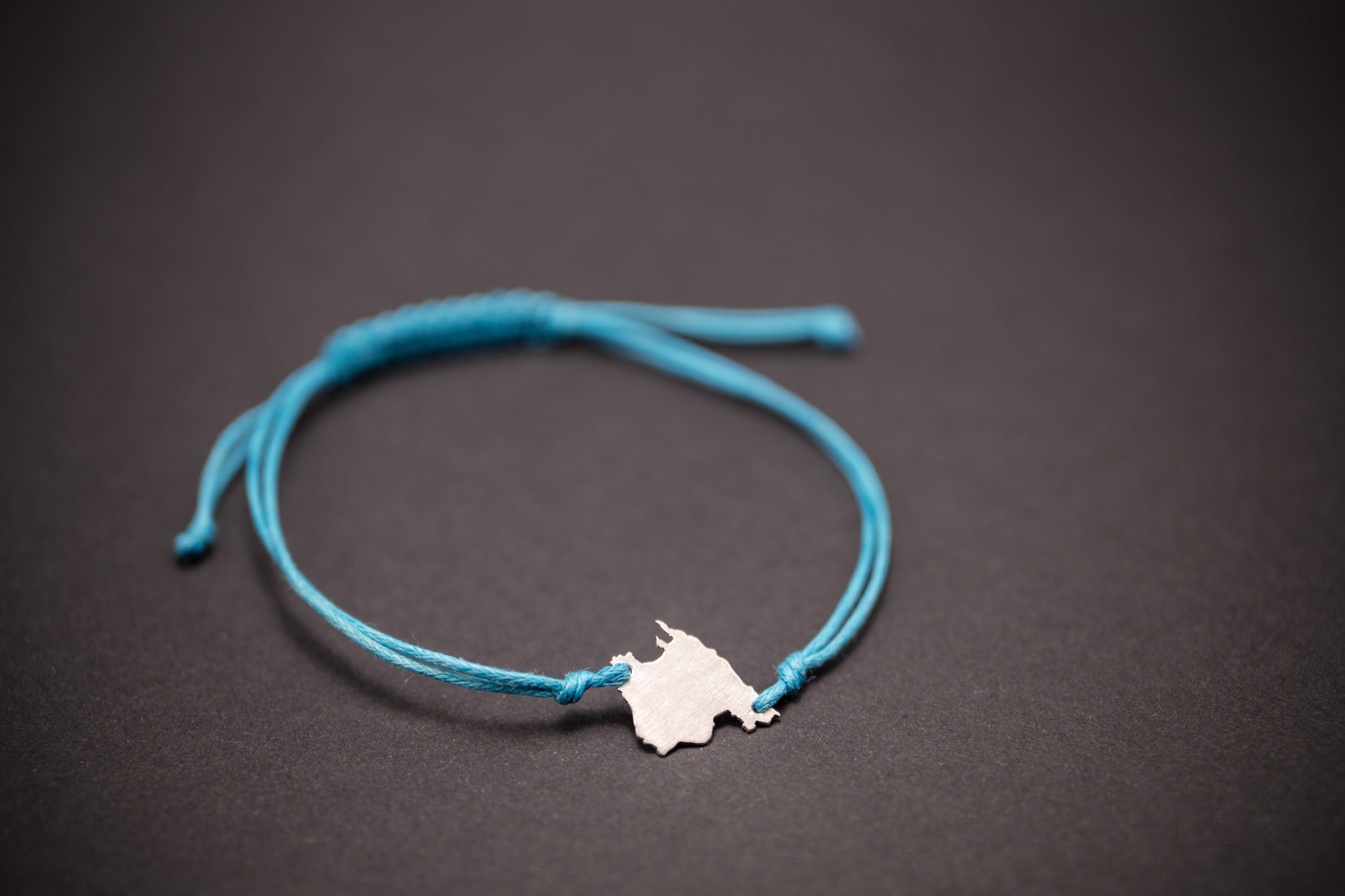 Ausgesägter Anhänger - Armband